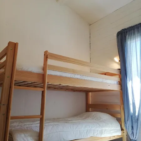 Vakantiehuis Agreable Maison Calme Avec Terrasse, Jardin Et Vue Sur Verger *