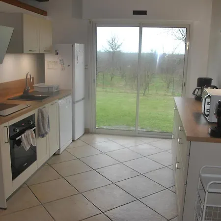 Agreable Maison Calme Avec Terrasse, Jardin Et Vue Sur Verger Vakantiehuis