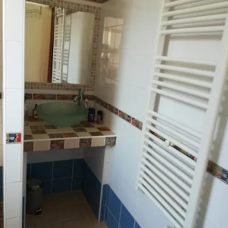 Vakantiehuis Agreable Maison Calme Avec Terrasse, Jardin Et Vue Sur Verger